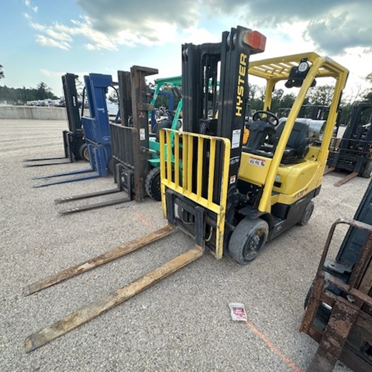#2083 • 2019 HYSTER 50 PORT FORKLIFT