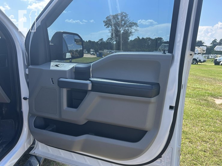 2019-ford-f150-image-35