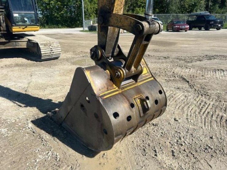 2010-caterpillar-324dl-image-45