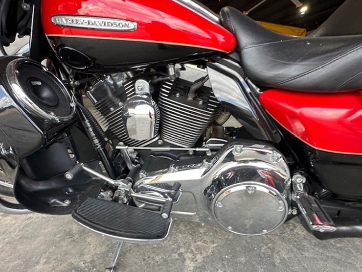 #111-•-2010-harley-ultra-limited-image-17