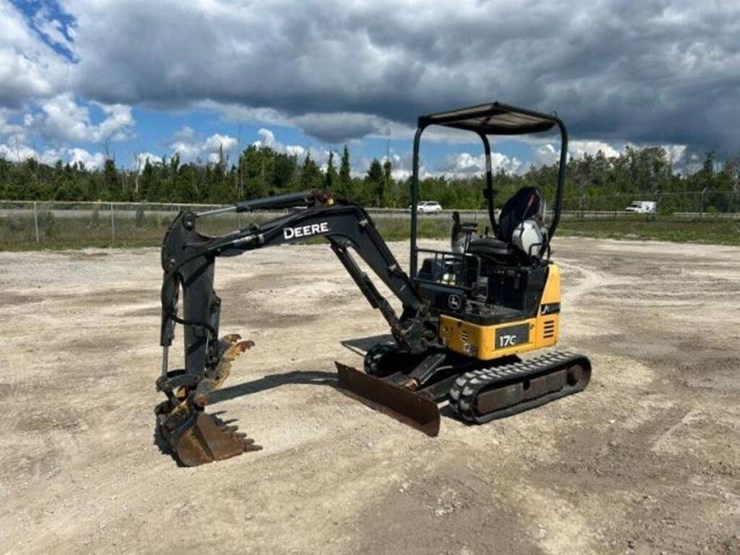 2016-deere-17g-image-1