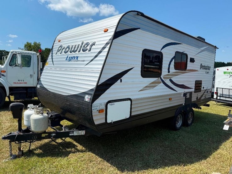 2015-lynx-by-heartland-prowler-camper-(20',-model-image-3
