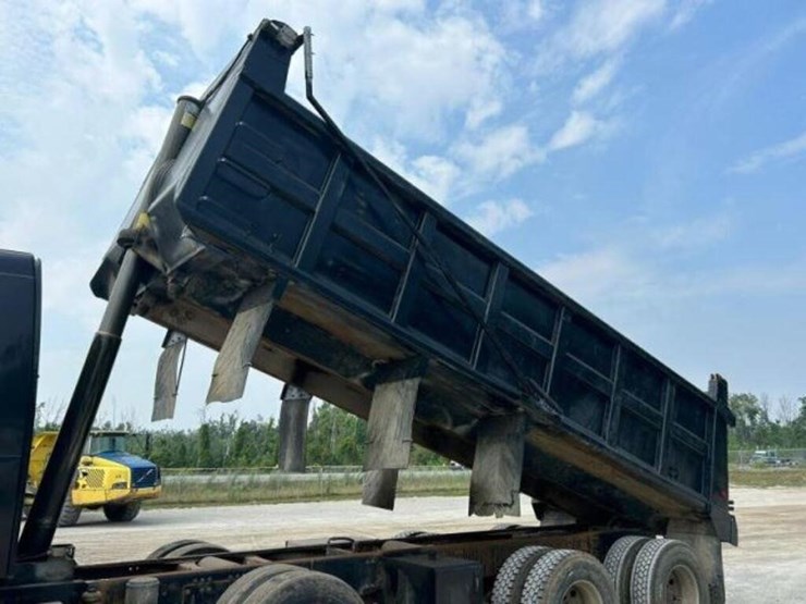 2005-volvo-tri/a-dump-truck-4v5k99gh55n391882-image-37