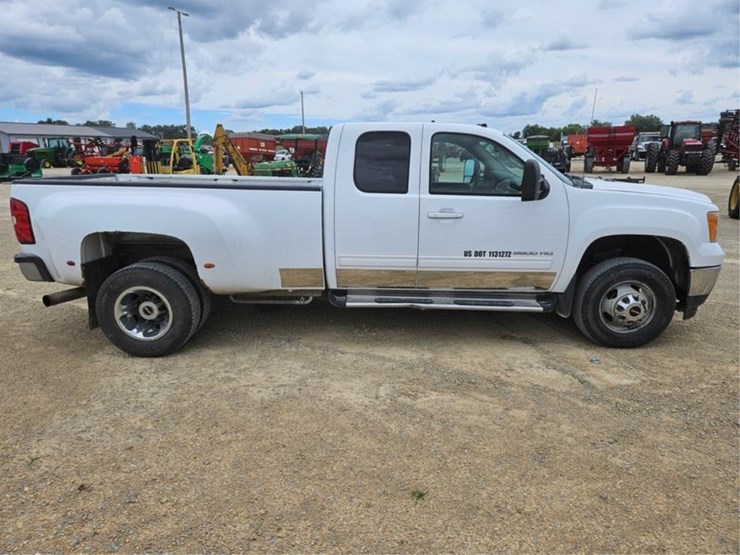 2011-gmc-3500-image-6