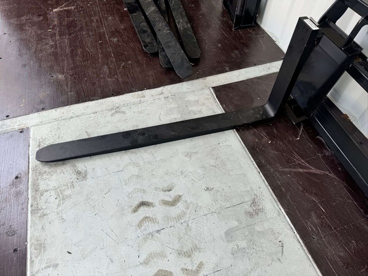 mower-king-sa25051303g-pallet-fork-attachment-image-3