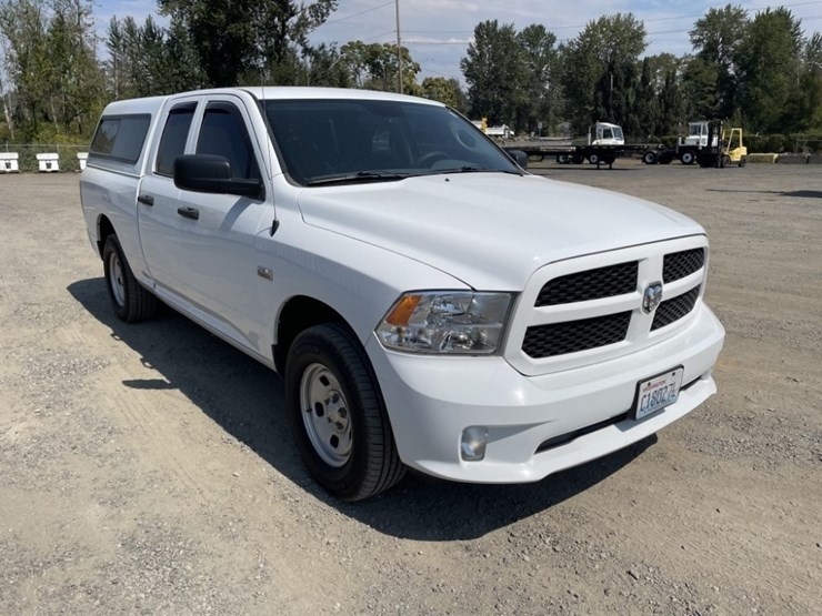 2017-dodge-ram-1500-crew-cab-4x4-pickup-image-2