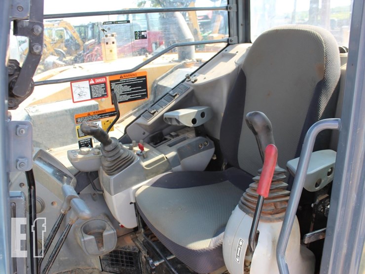 2020-deere-85g-image-11