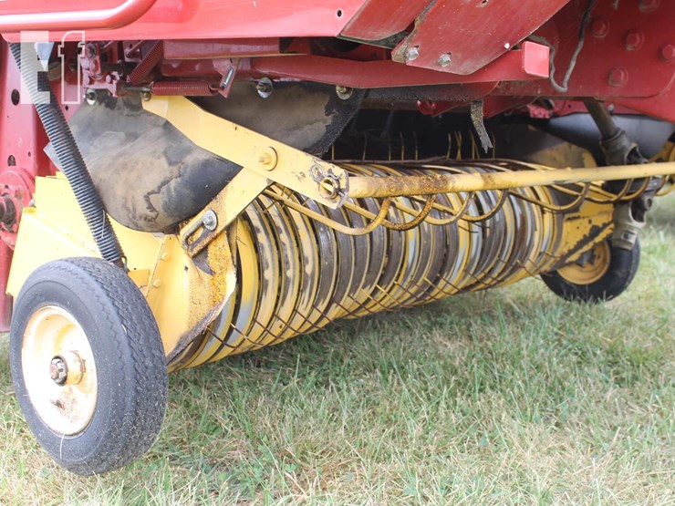 new-holland-br7080-image-6