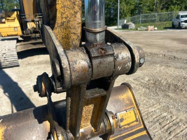 2010-caterpillar-324dl-image-43