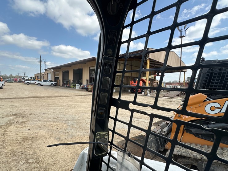 2014-bobcat-t750-image-55