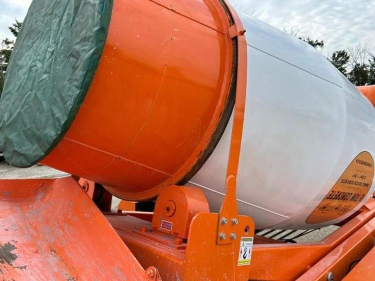 2024-1.5-cubic-meter-tow-behind-tri/a-concrete-fil-image-34