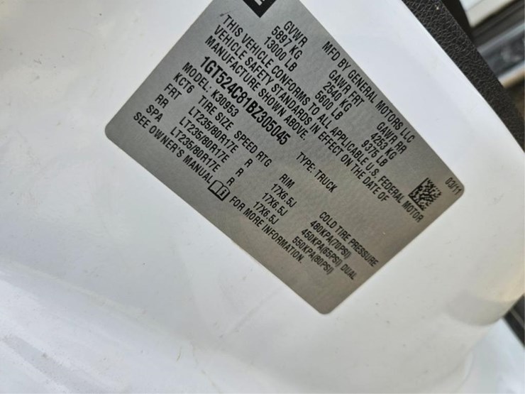 2011-gmc-3500-image-44
