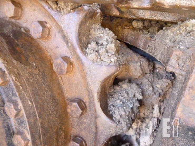 2011-deere-225d-lc-image-27