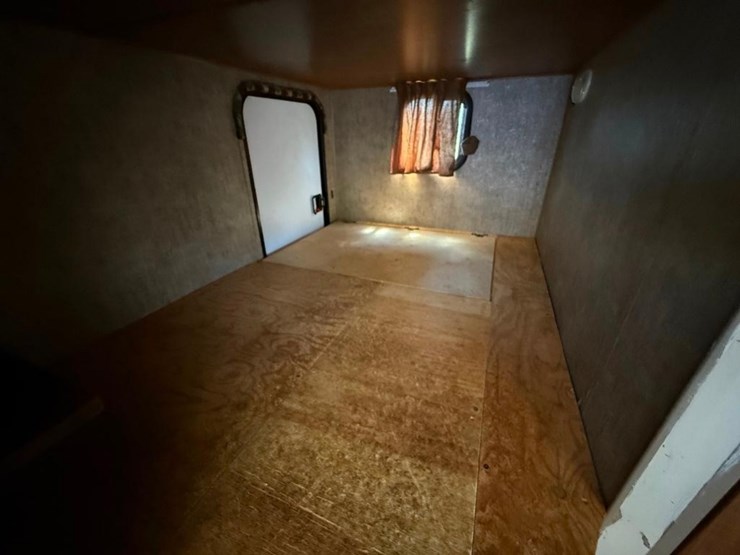 2016-creekside-24'-camper-(slide,-awning,-tandem-image-22