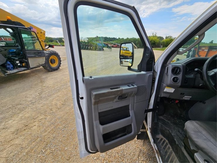2018-ford-e450-image-23