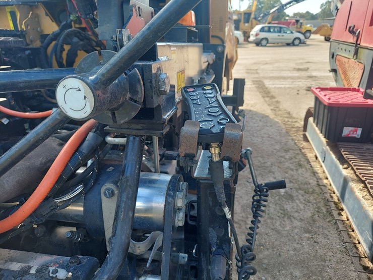 2017-caterpillar-ap-1055f-image-52