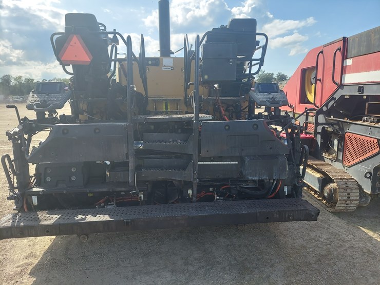 2017-caterpillar-ap-1055f-image-49
