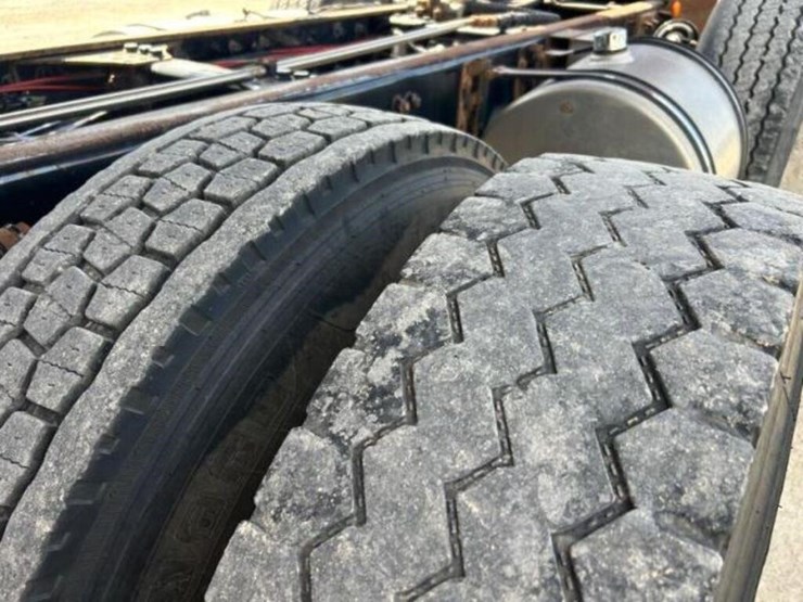 2022-kenworth-t800-image-59