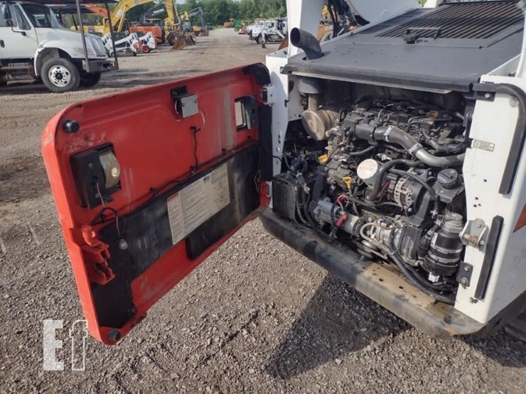 2019-bobcat-t740-image-37