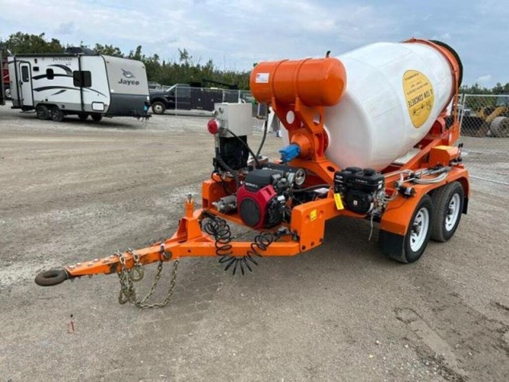 2024-1.5-cubic-meter-tow-behind-tri/a-concrete-fil-image-1