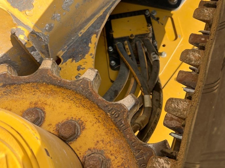 2020-caterpillar-279d3-image-24