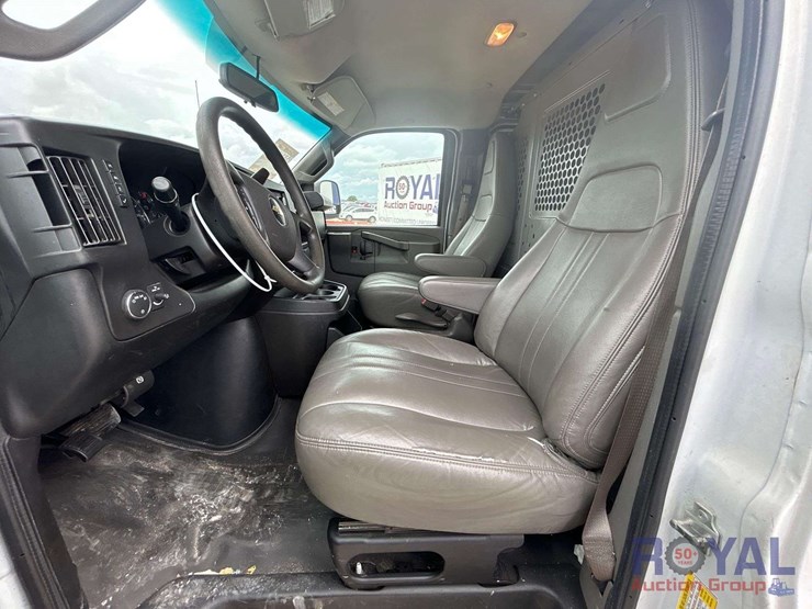 2019-chevrolet-express-2500-image-11