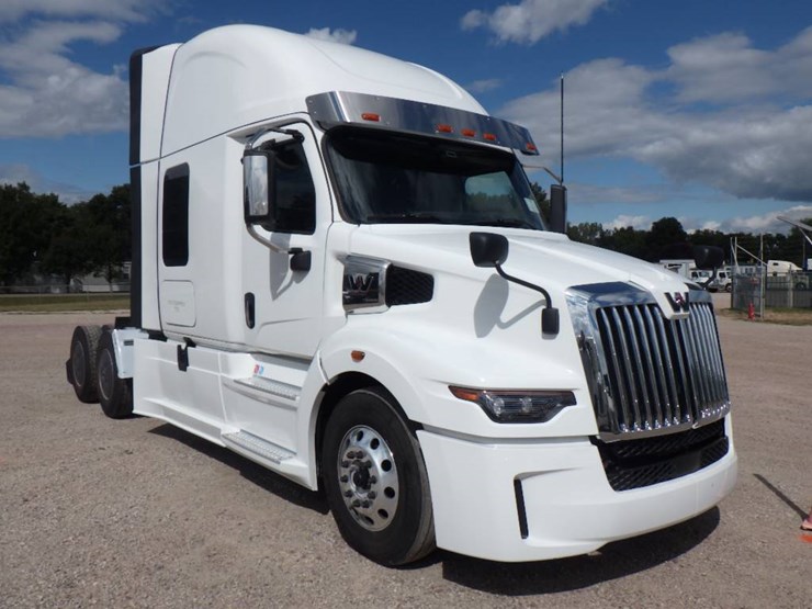 2024-western-star-57x-image-2