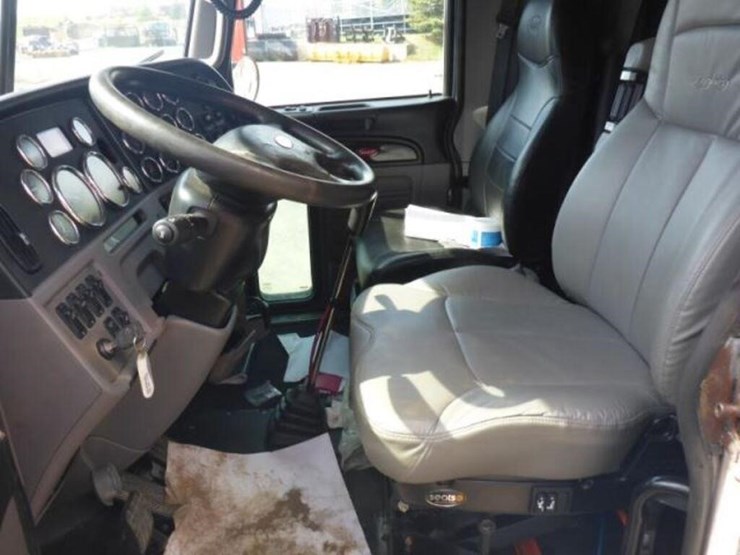 2015-peterbilt-367-image-14