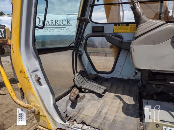 1992-deere-490e-image-12