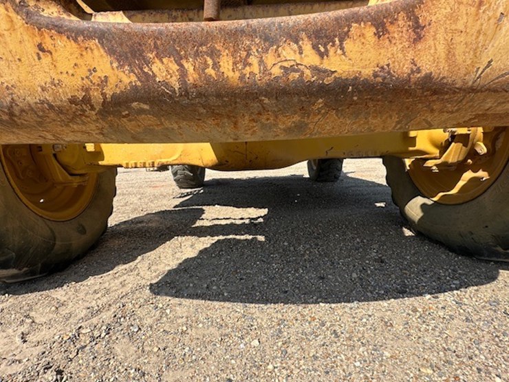 2005-caterpillar-th360b-image-10