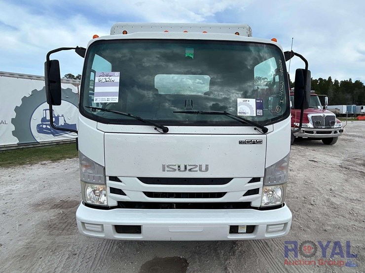 2016-isuzu-npr-image-21