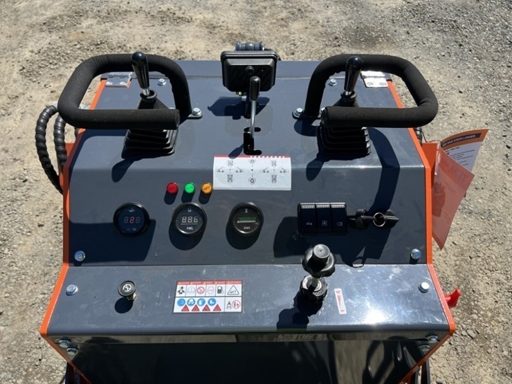2025-tpm-t460-mini-compact-track-loader-image-14