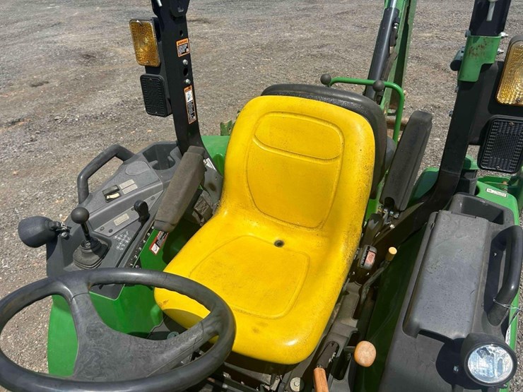 2021-john-deere-2032r-image-26