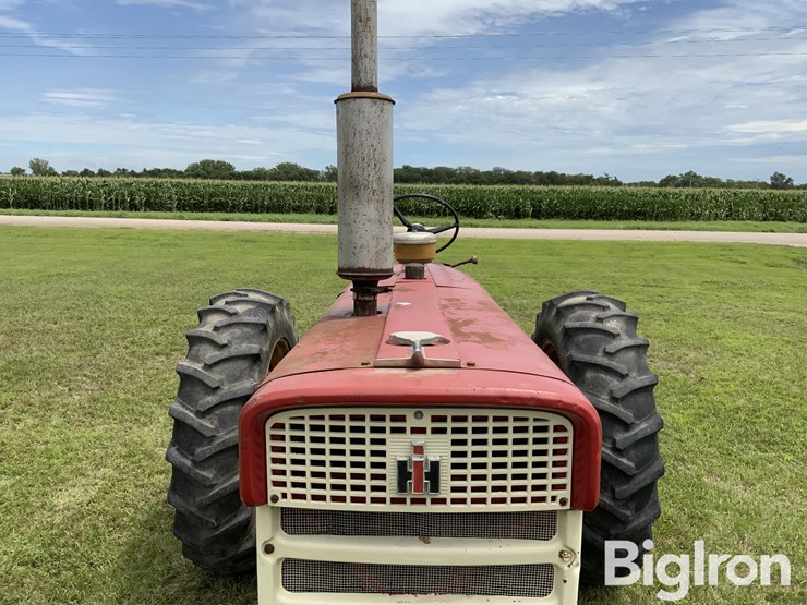 mccormick-farmall-560-2wd-tractor-image-14