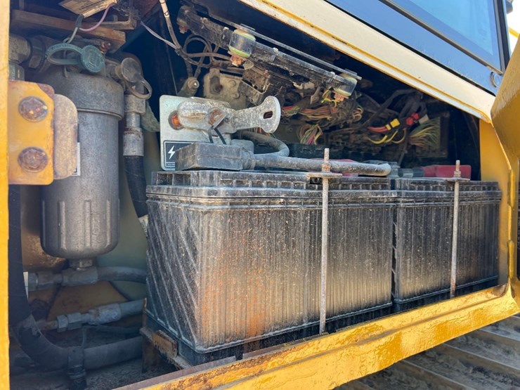 2017-caterpillar-d5k2-lgp-image-18