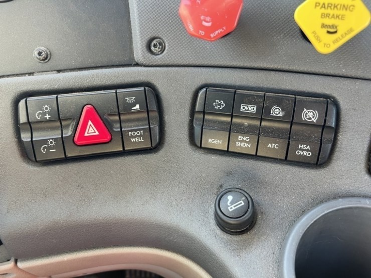 2017-freightliner-cascadia-s/a-truck-tractor-image-26