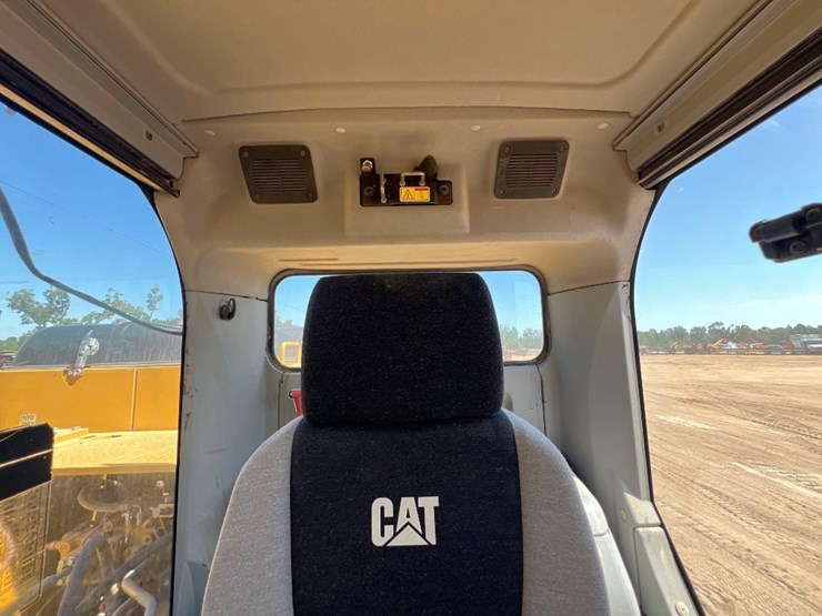 2017-caterpillar-323fl-image-44