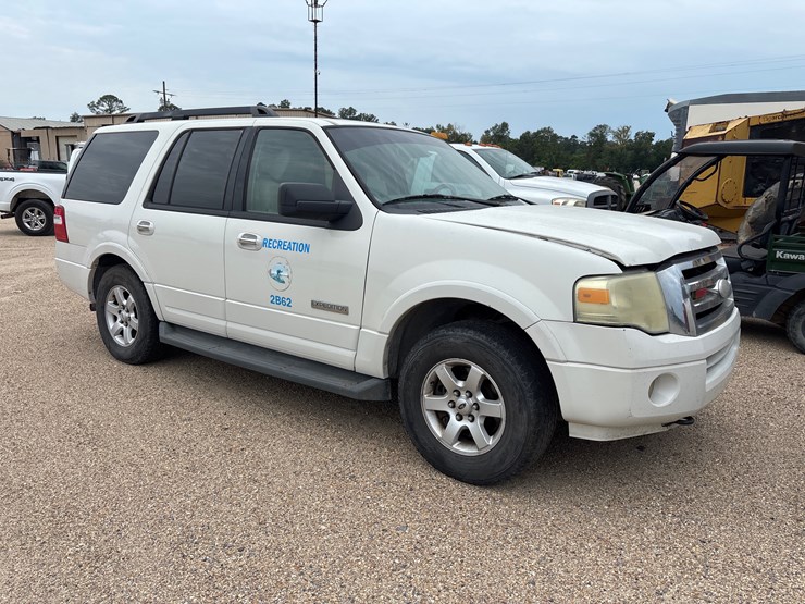 2008-ford-expedition-xlt-image-2
