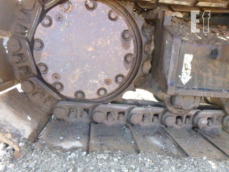 2011-deere-225d-lc-image-25