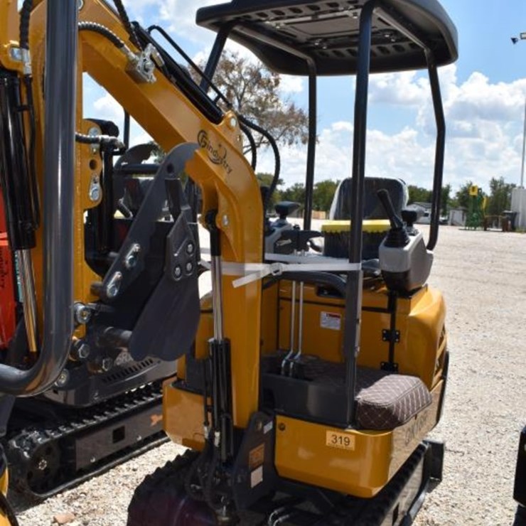QK18R MINI EXCAVATOR (SERIAL # QK18R202507030488) (K)