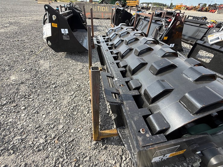 #2000-•-#26271-•-unused-giyi-70"-skid-steer-roller-dysl250786-image-12