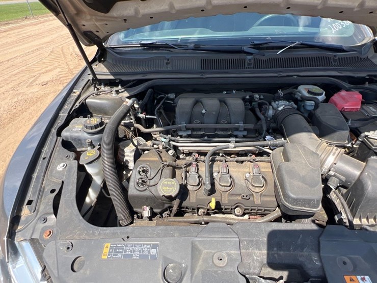 2014-ford-taurus-sel-sedan-image-12