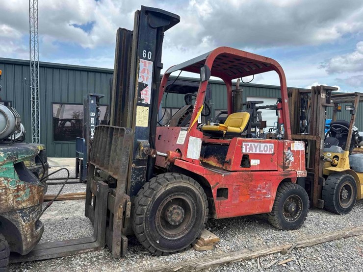 taylor-tdf-60s-straight-mast-forklift-image-1