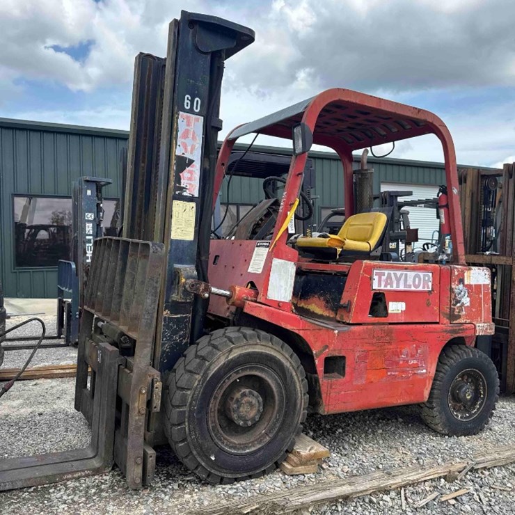 TAYLOR TDF-60S STRAIGHT MAST FORKLIFT