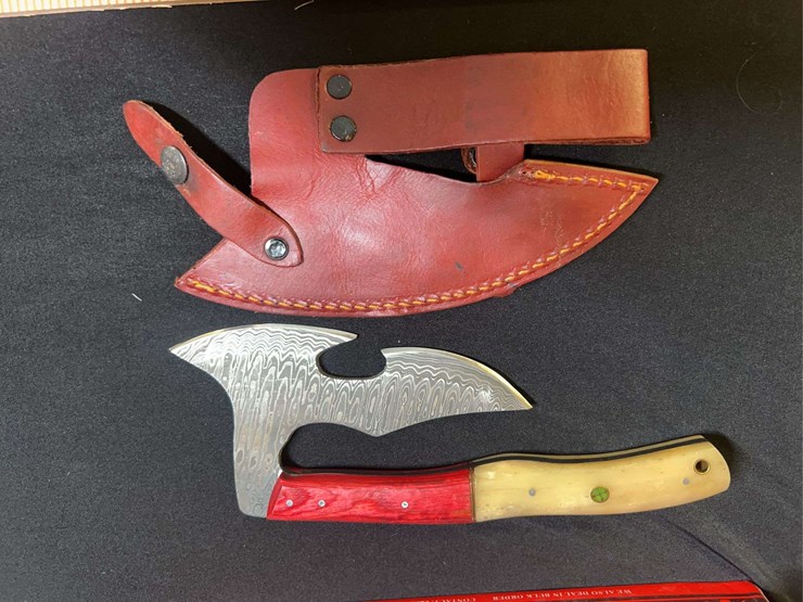 custom-damascus-steel-fixed-blade-knife-w/-cream/red/blue-striped-handle-image-3