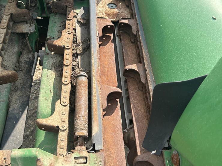 2012-john-deere-618c-image-15