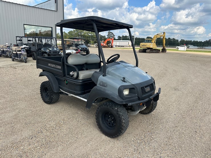 #63-•-carryall-1500,-4x4-intellitrak-kubota-engine,-with-lift-bed-image-2