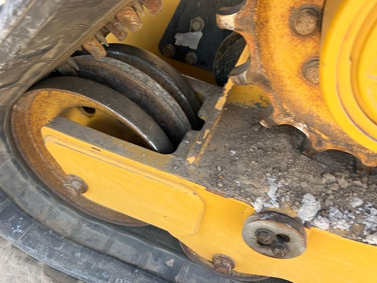 2020-caterpillar-279d3-image-19