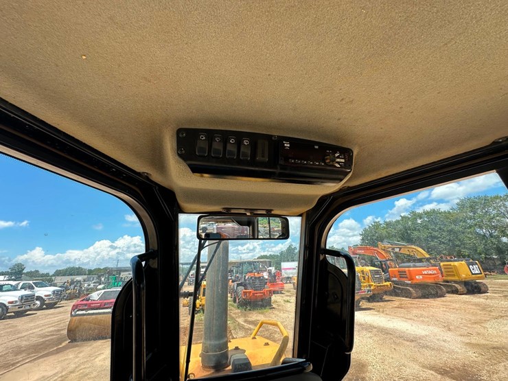 2017-caterpillar-d5-image-29