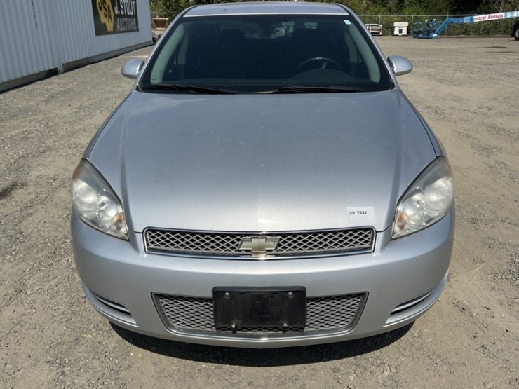 2013-chevrolet-impala-sedan-image-8